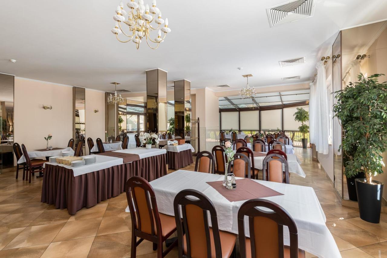 Hotel Ruczaj Краков Экстерьер фото