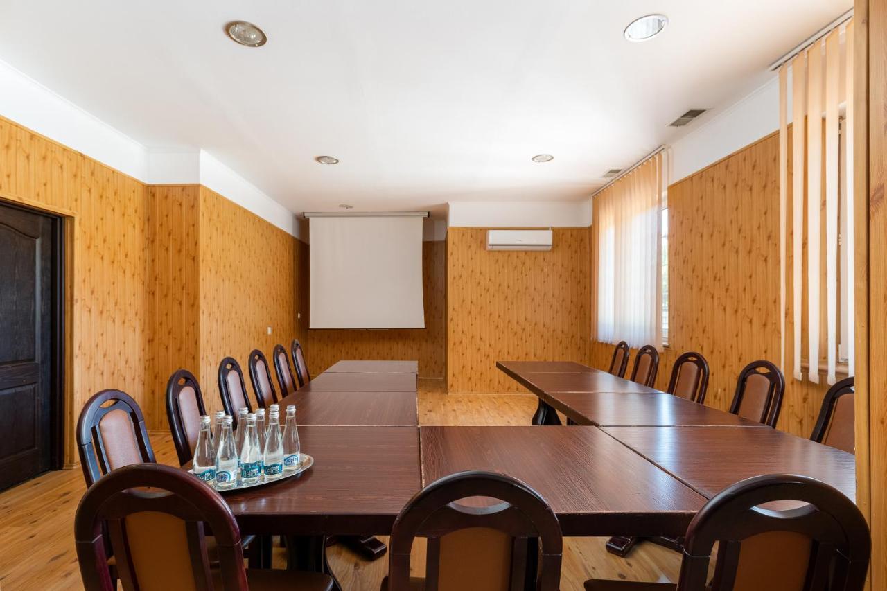Hotel Ruczaj Краков Экстерьер фото