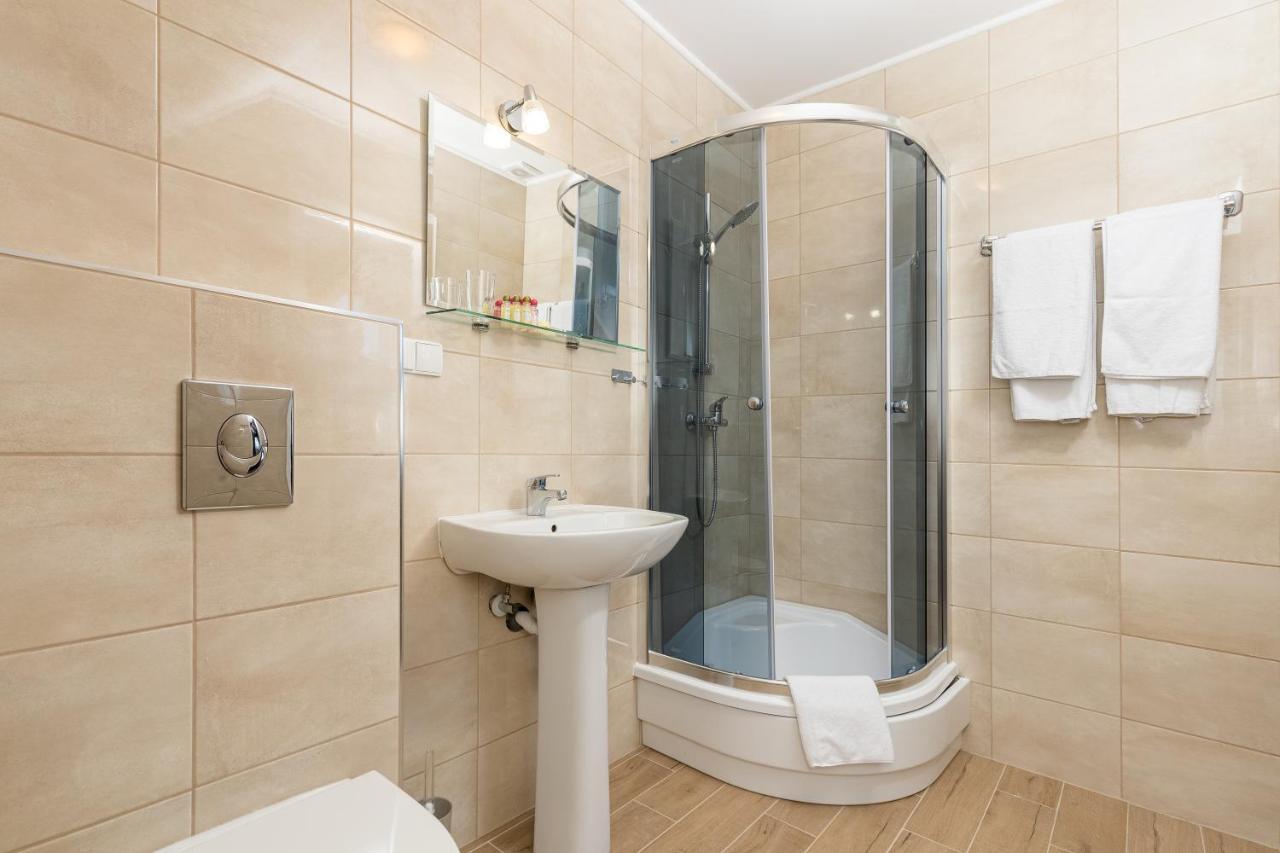 Hotel Ruczaj Краков Экстерьер фото